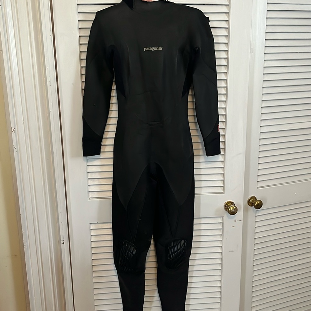 Patagonia wetsuit size 8